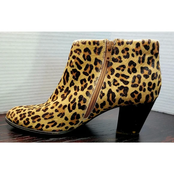 Vionic Georgia Leopard Cheetah Print Calf Hair Studded Ankle Boots Size 10 - Picture 6 of 10